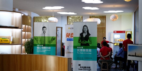 戶外噴繪寫真的防護(hù)要求有哪些？-和印愛歐圖文